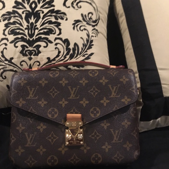Louis Vuitton Handbags - ❌❌SOLD❌❌Authentic LOuis Vuitton Pochette Métis🌹